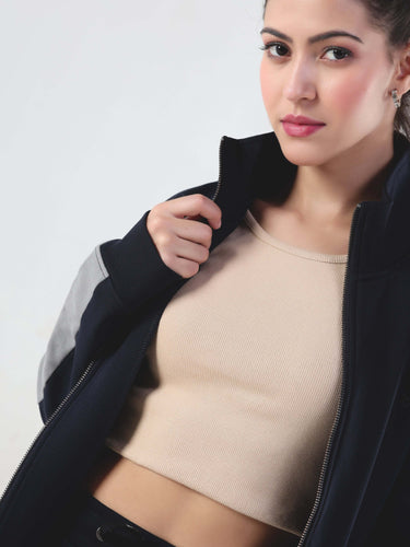Model showcasing the Turms Intelligent Cord Set, featuring a stylish jacket and breathable fabric for comfort.