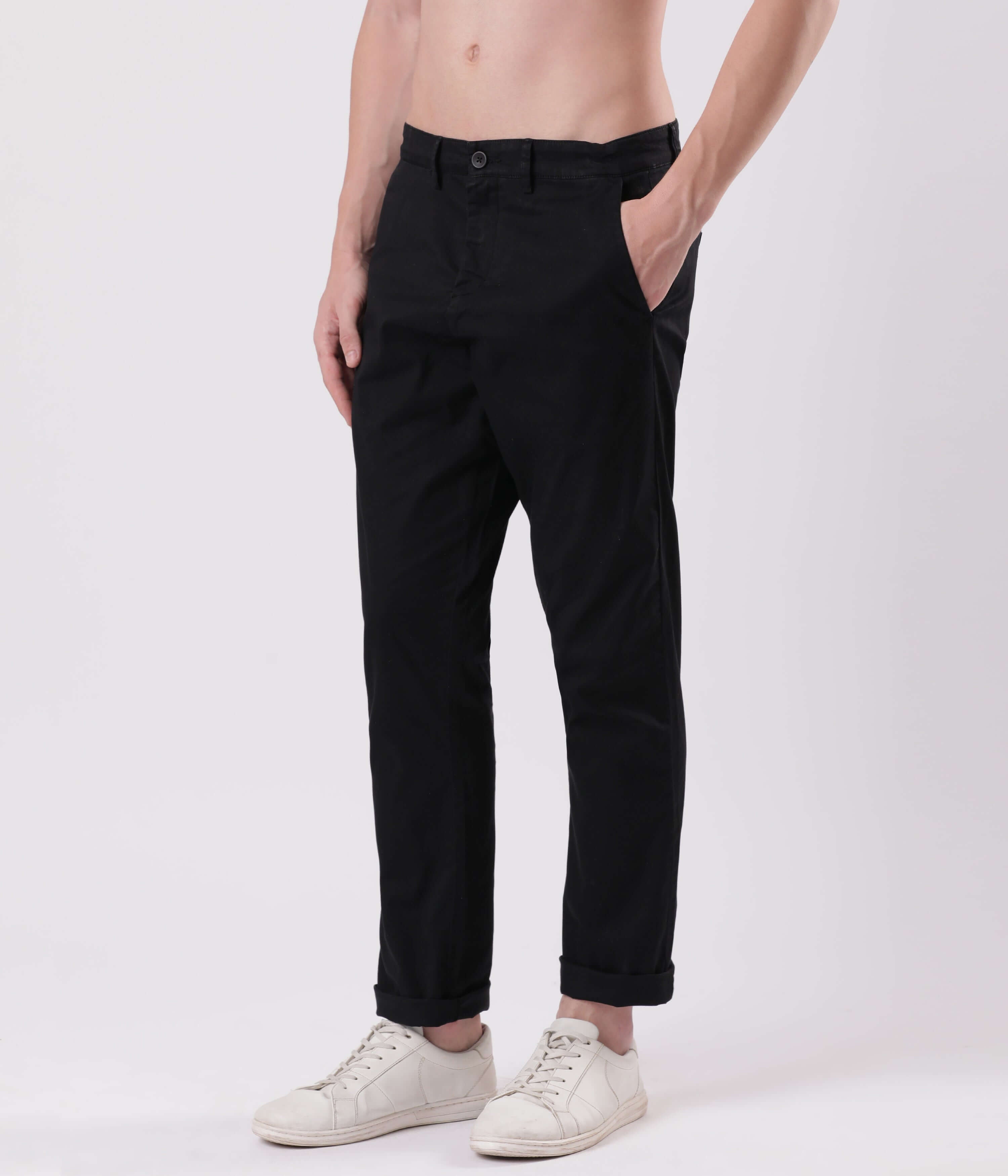 Turms Black Sea Chino pants in black, featuring a stylish design and comfortable fit, perfect for everyday wear.