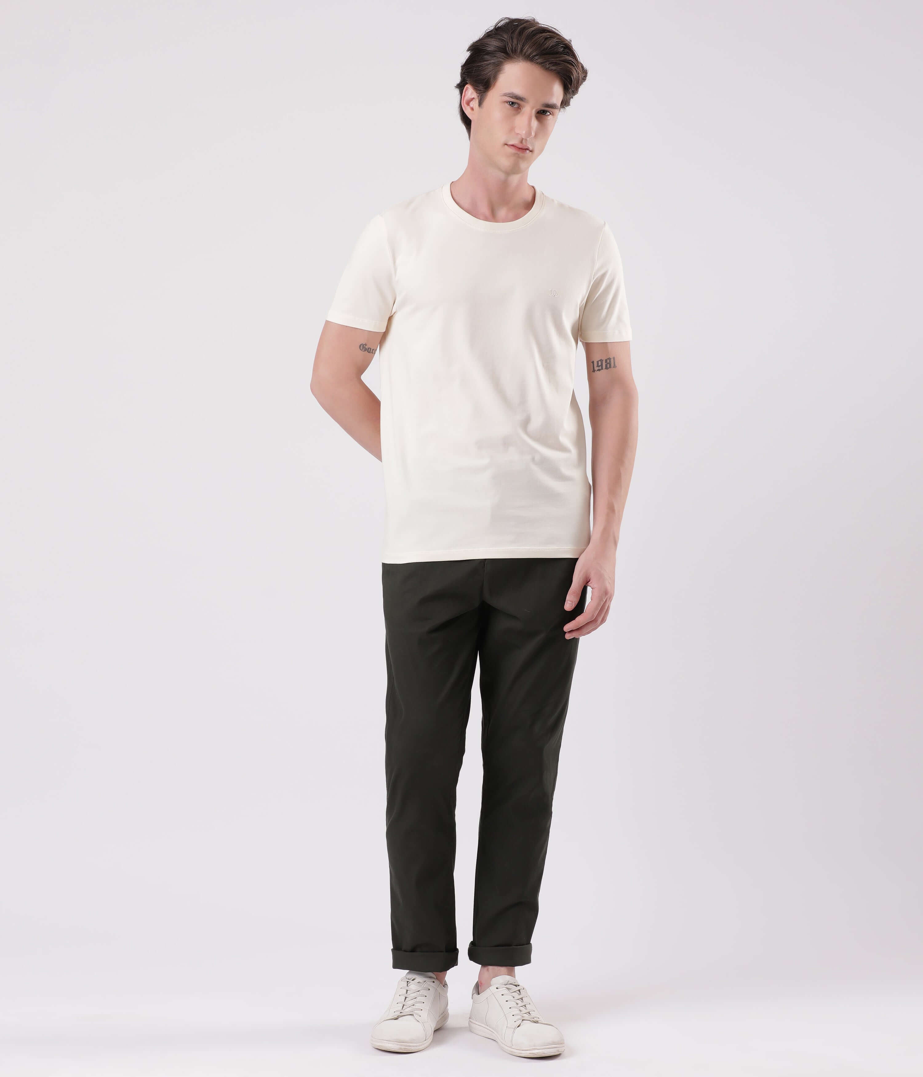Man wearing a stylish Sage Olive Chino and a classic t-shirt, showcasing contemporary fashion.