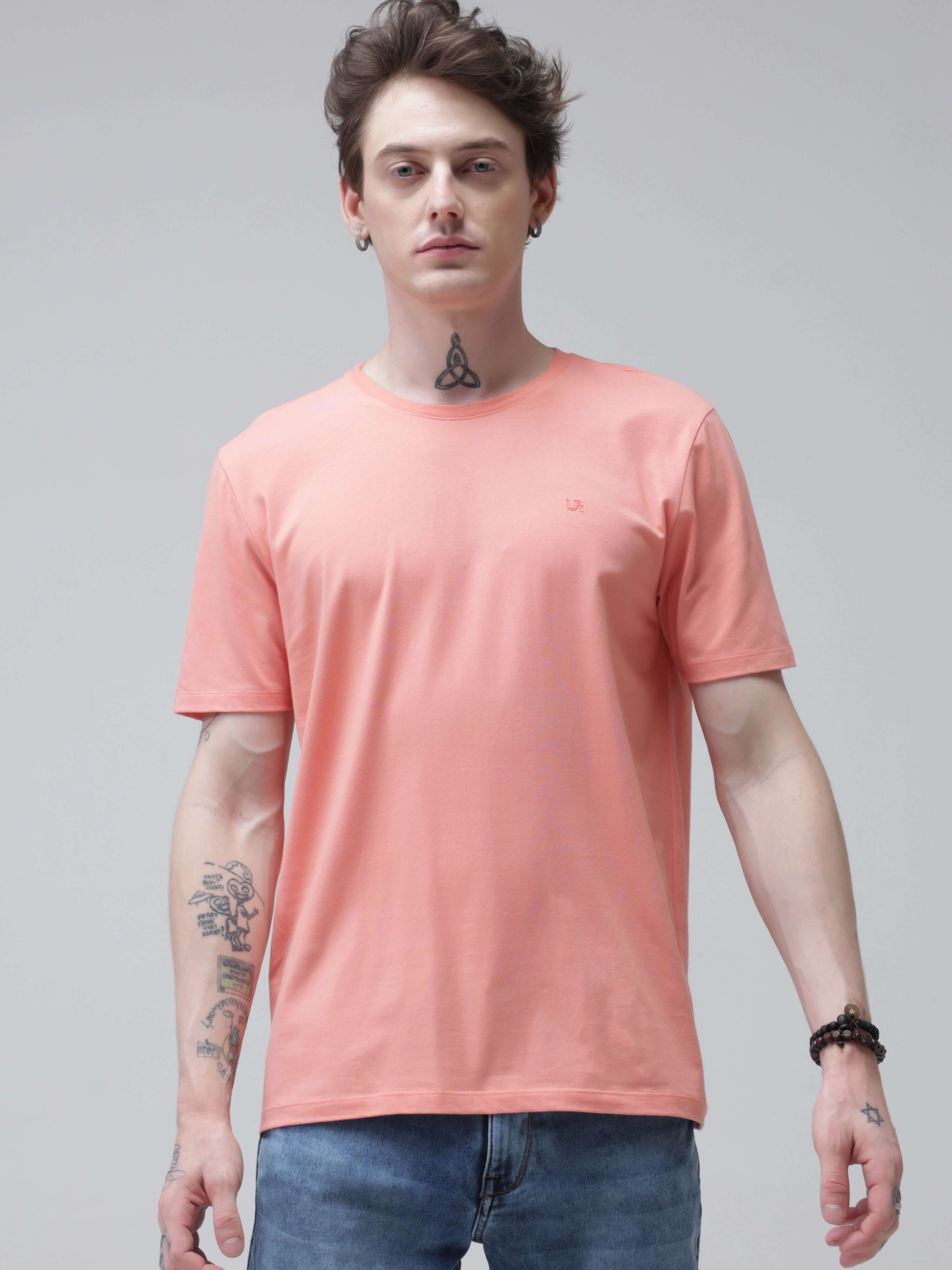 Man wearing Sunset Spice Turms T-shirt, anti stain, anti odour, stretchable fabric in tailored fit with round neck, intelligent apparel.