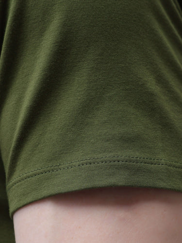 Close-up of green Turms stain-proof and odor-resistant round-neck T-shirt sleeve made of premium cotton and spandex fabric.