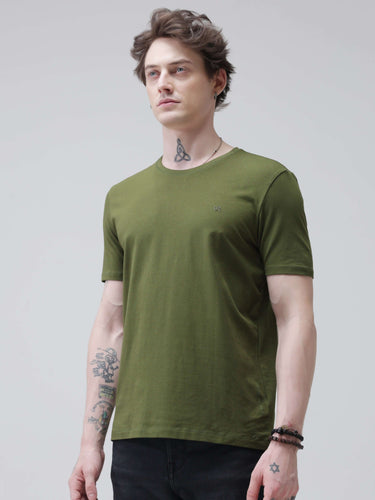 Man wearing a green round-neck Turms T-shirt, stain-proof, odor-resistant, best polo tshirt for men, menswear, premium cotton, water resistant.