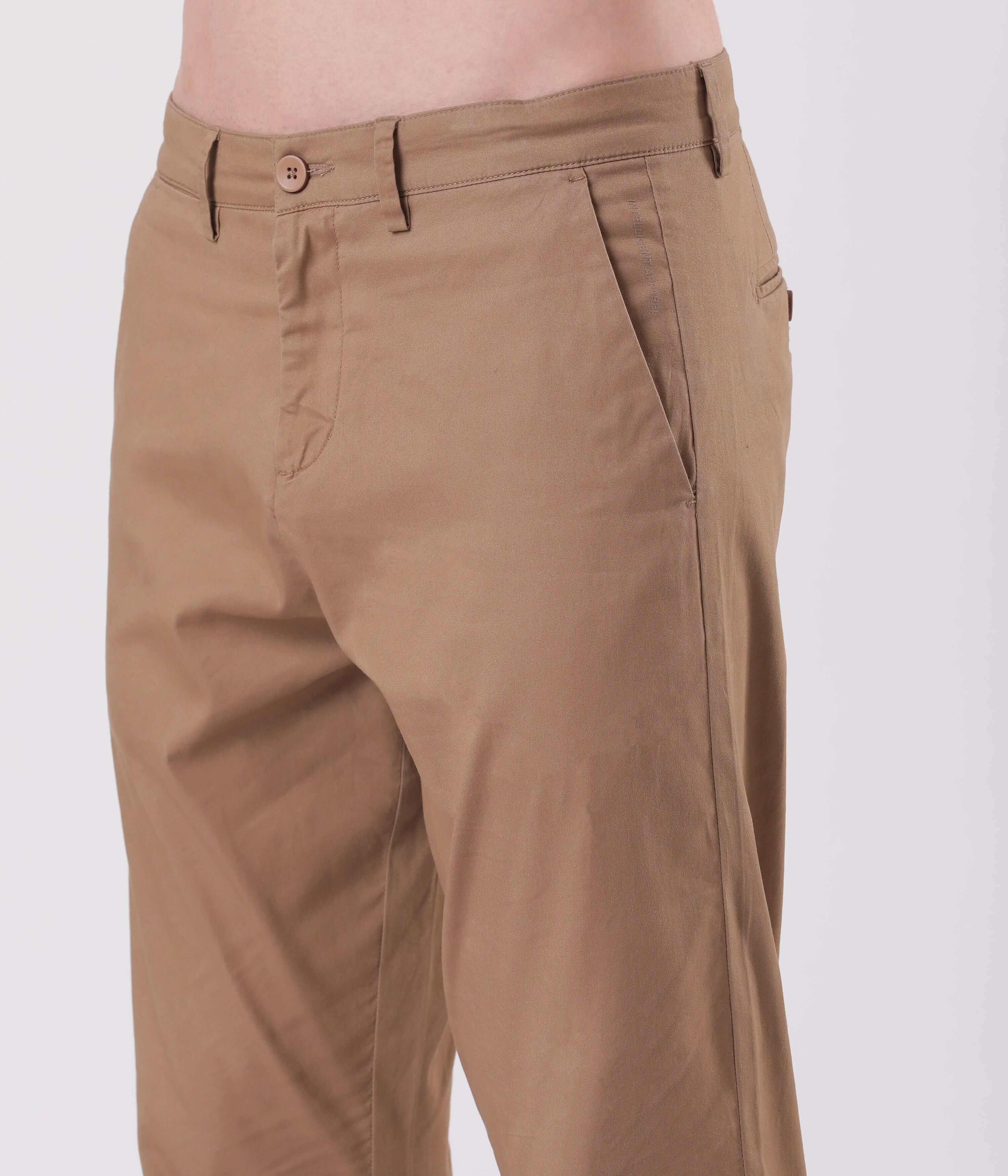 Close-up of Turms Dessert Mirage intelligent smart flex chino showcasing quality fabric and stylish design.