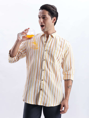 Lemon Meringue: model wearing premium linen shirt from Turms Intelligent Apparel, showcasing stylish and breathable design.