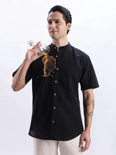 Black Phantom linen shirt from Turms Intelligent Apparel, showcasing anti-stain, breathable features.