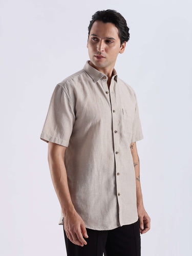 Desert Rider premium linen shirt from Turms Intelligent Apparel, showcasing breathable, anti-stain, water-repellent fabric.