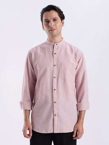 Wood Rose 2.0 linen shirt in pink with button closure, waterproof, anti-odour, anti-stain, premium Turms intelligent apparel.