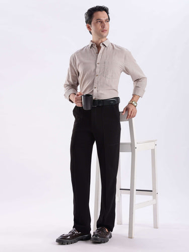 Model wearing an Irish Cream premium linen shirt from Turms Intelligent Apparel with anti-stain and water-repellent features.