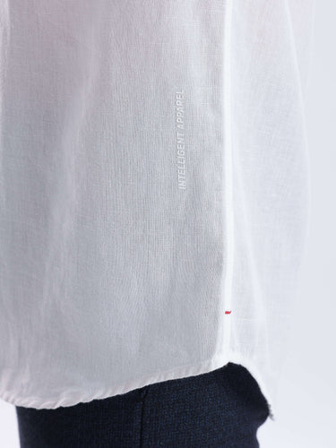 White Elephant - Turms Intelligent Linen Luxe Shirt showcasing premium fabric and meticulous stitching