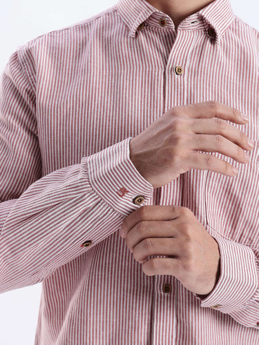 Scarlet Knight premium linen shirt from turms intelligent apparel featured in stylish design.