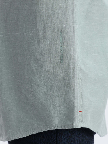Fern Green linen shirt from Turms Intelligent Apparel showcasing its breathable fabric and precise stitching details.
