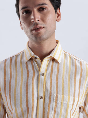 Golden Charm: A stylish linen shirt from Turms Intelligent Apparel with yellow and white stripes, anti-stain and waterproof.