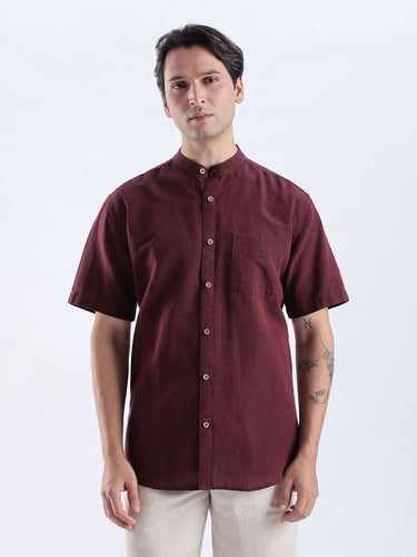 Castlevania: Burgundy linen shirt from Turms Intelligent Apparel, breathable and anti-odour, perfect for everyday luxury.