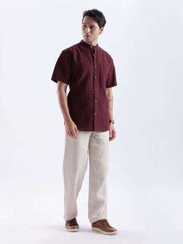 Castlevania: Linen shirt from Turms Intelligent Apparel in burgundy, breathable, anti-odour, durable fabric.