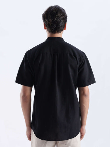 Back view of the Black Phantom linen shirt from Turms Intelligent Apparel, featuring durable and breathable fabric.