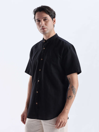 Black Phantom linen shirt from Turms Intelligent Apparel, featuring anti-stain, waterproof, anti-odor, breathable fabric.