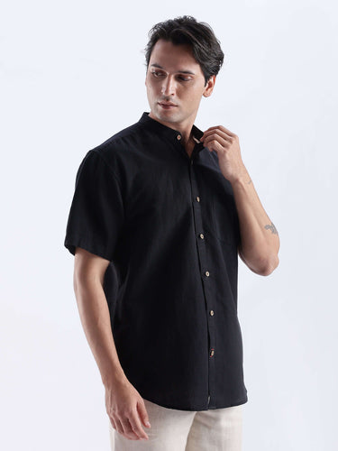 Black Phantom linen shirt from Turms Intelligent Apparel, breathable, anti-odour, and waterproof for everyday luxury.