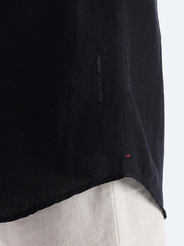 Black Phantom linen shirt from Turms Intelligent Apparel showcasing modern design and luxurious fabric quality.