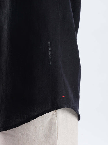 Nocturne Black premium linen shirt from Turms Intelligent Apparel showcasing fine details and craftsmanship.