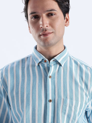 Cerulean Monk: premium linen shirt from turms intelligent apparel, breathable and water repellent.