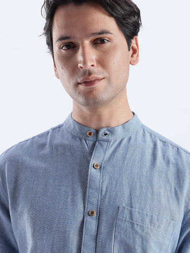 Ocean Mist linen shirt from turms intelligent apparel in breathable design, featuring an anti-odour and waterproof finish.