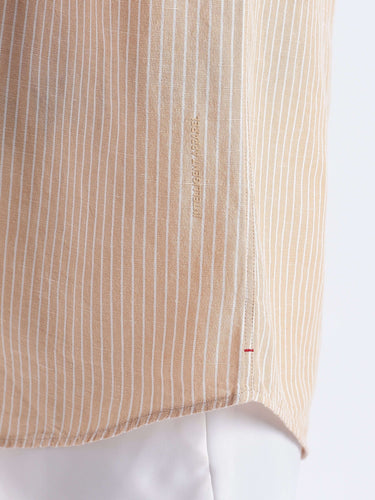 Cinnamon Dream linen shirt showcasing premium anti-odour and anti-stain features in a stylish design.