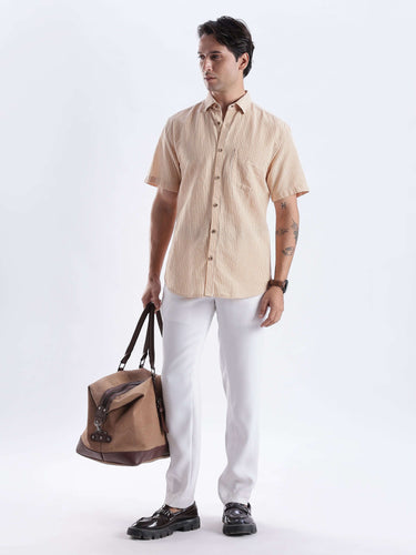 Cinnamon Dream linen shirt shown with stylish white pants and a brown bag, showcasing premium Turms Intelligent Apparel.