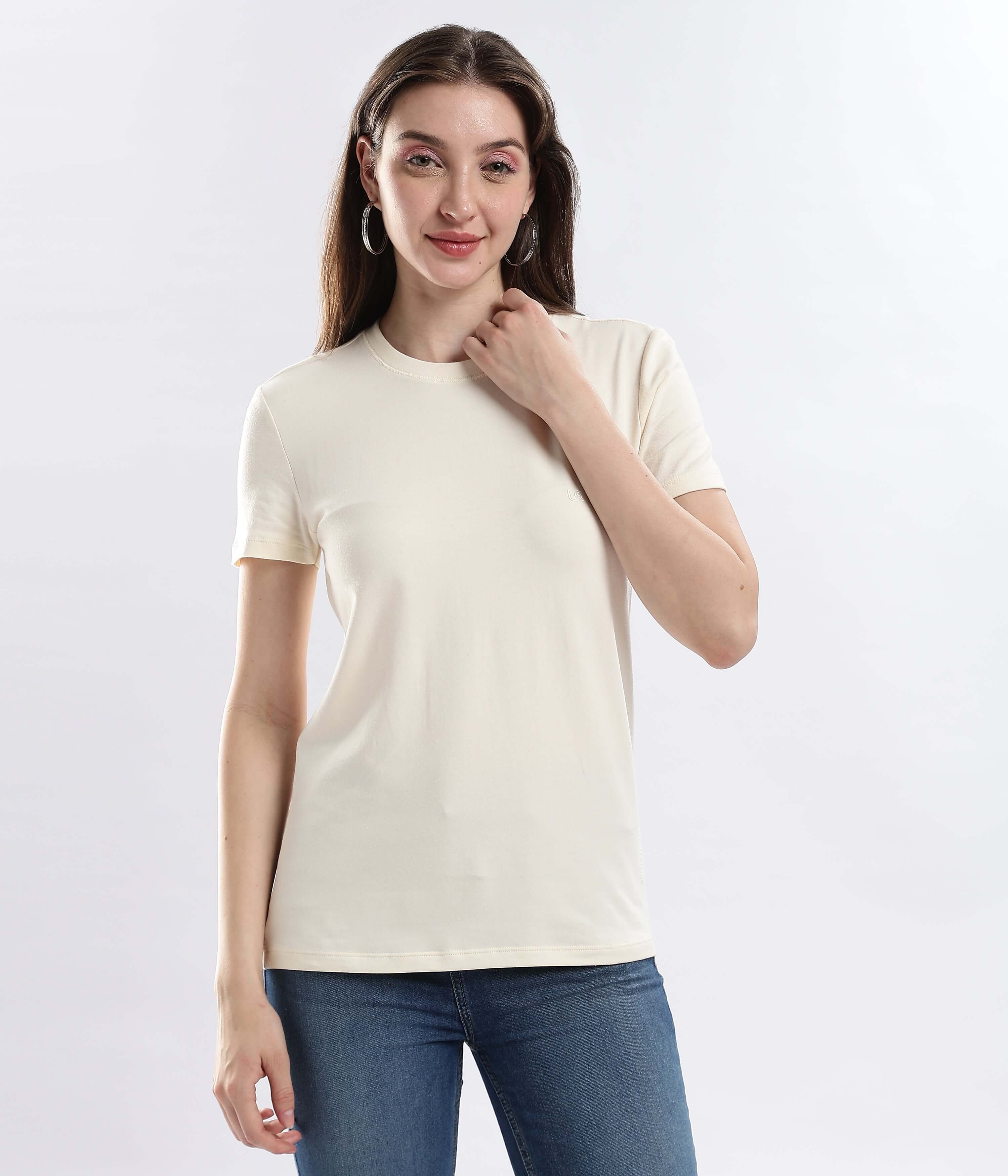 Woman wearing the Polar Off-white cotton t-shirt, showcasing its stretchable, waterproof, and anti-odour features.