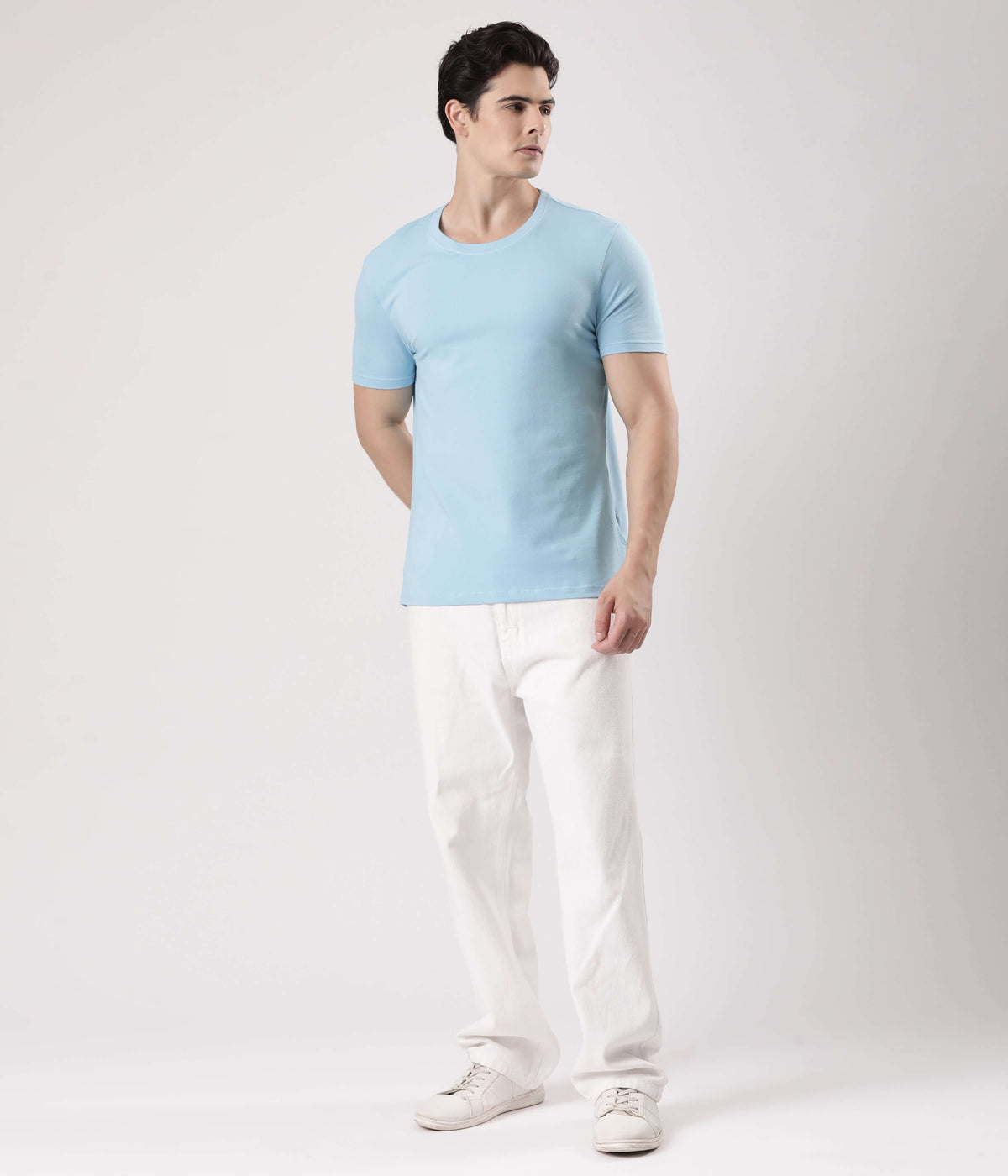 Alaskan Blue Turms Intelligent T-Shirt for men, combining style and comfort in a breathable fabric.