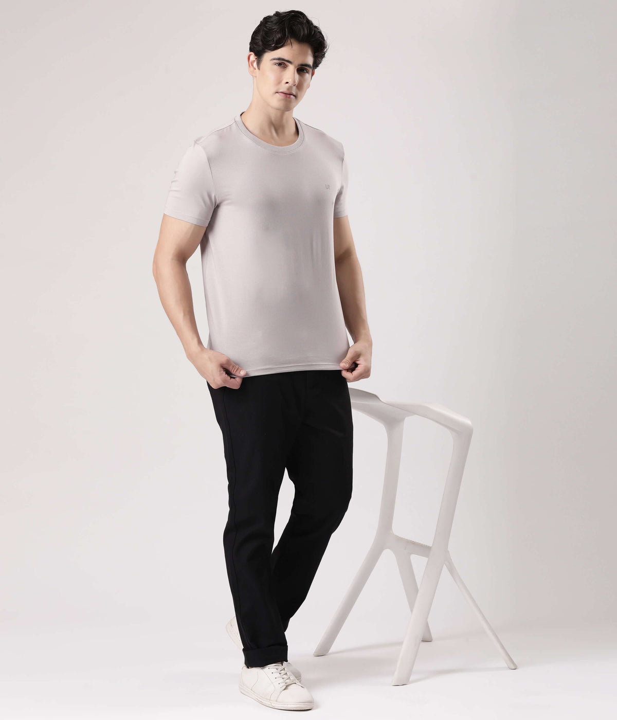 Model wearing the Panther Grey Turms Intelligent T-Shirt, a stylish men's t-shirt showcasing comfort and quality.