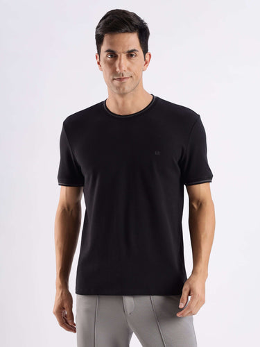 Mandalorian Black cooltech t-shirt for men with 8-way stretch, anti-odor and anti-stain features, perfect for daily wear.