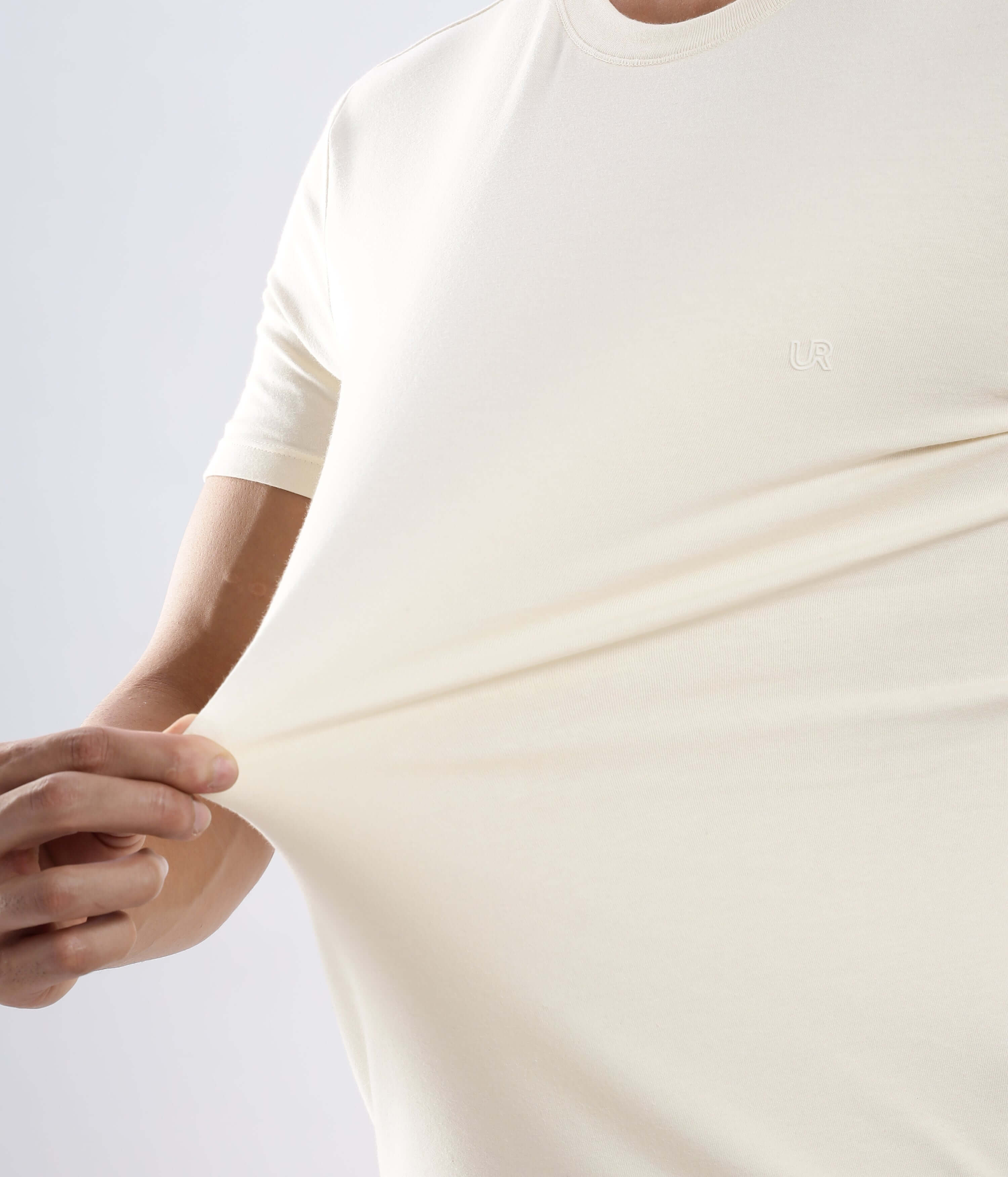 Polar Off-white cotton t-shirt showcasing stretchable, waterproof, and anti-odour qualities for ultimate comfort.