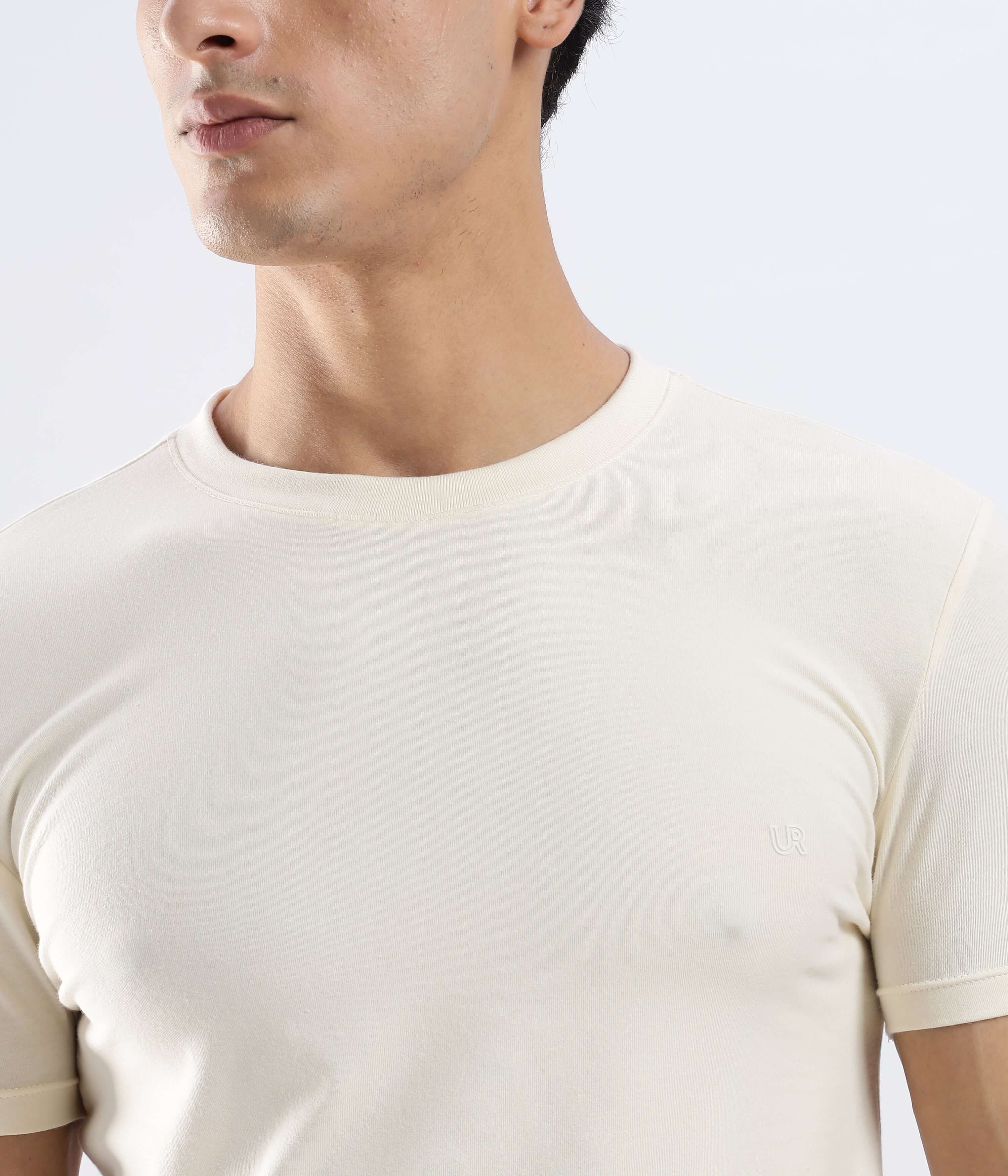 Polar Off-white cotton tshirt, stretchable, waterproof, and anti-odour, ideal for everyday wear.
