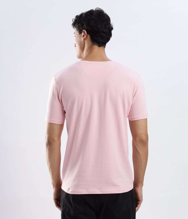 Back view of a man wearing a Quartz Pink cotton tshirt, showcasing its stretchable, waterproof, and anti-odour features.