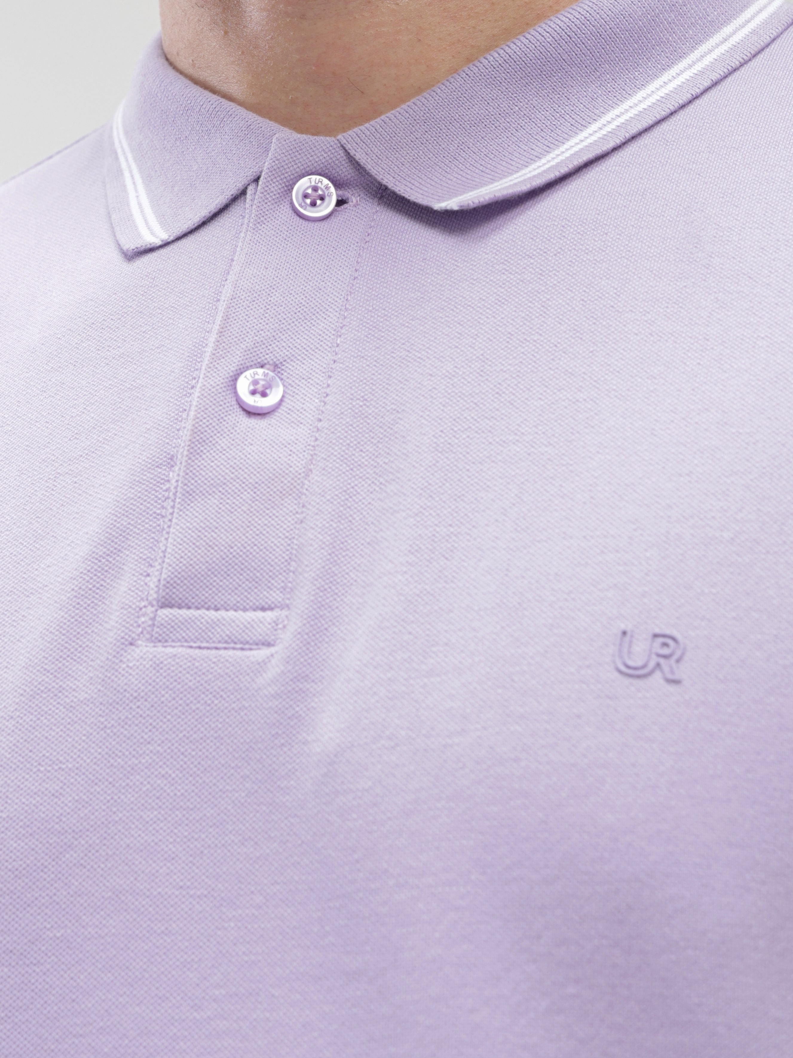 Close-up of Turms Polo T-shirt in lavender, showcasing tailored fit and premium cotton fabric. Features anti-stain, anti-odor, water-resistant properties.