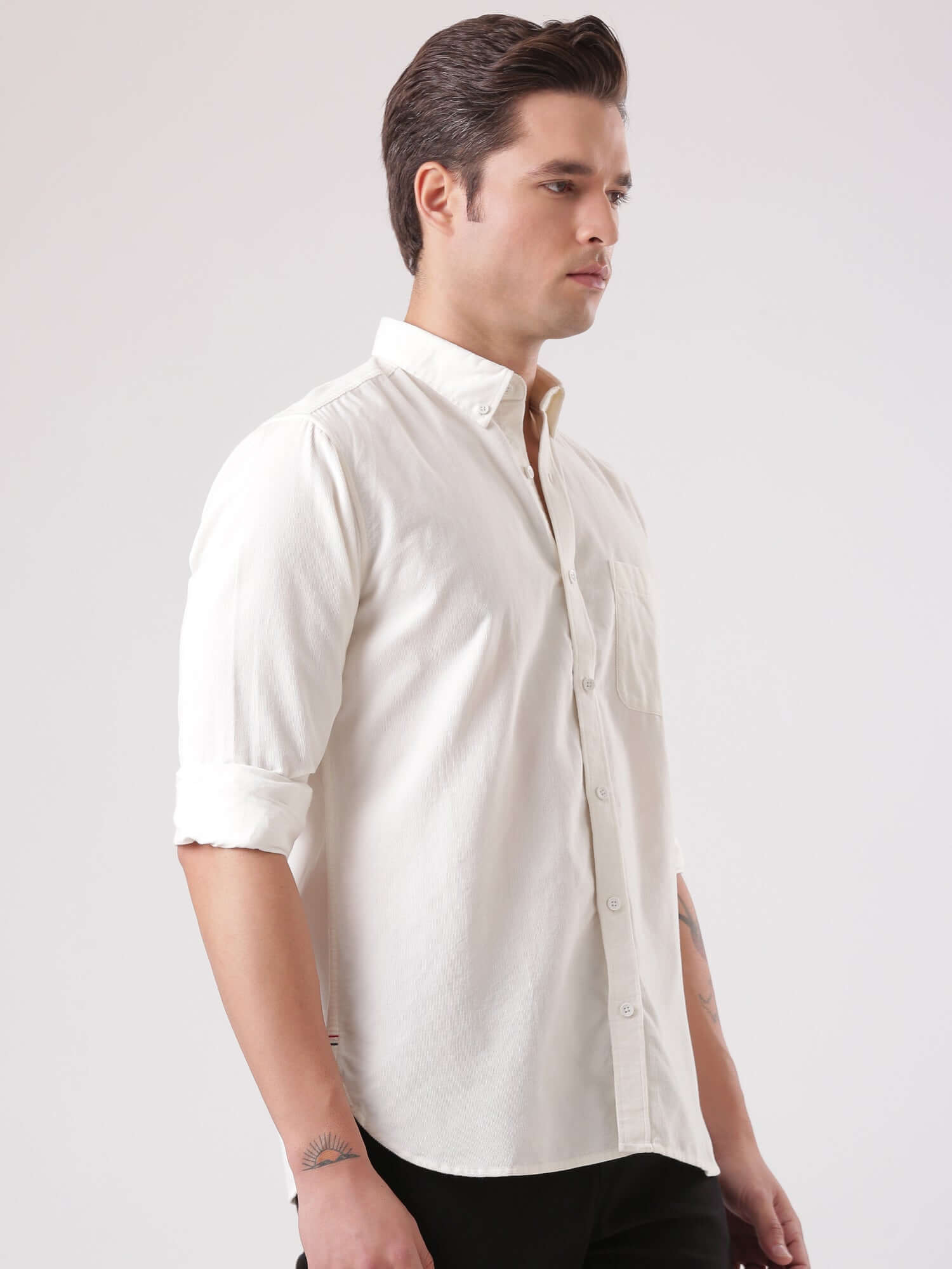 White Grizzly: Stylish corduroy shirt from Turms Intelligent Apparel for men.